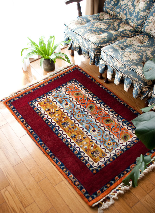 手織りのインド絨毯【約120cm x 約80cm】1枚目の説明写真です