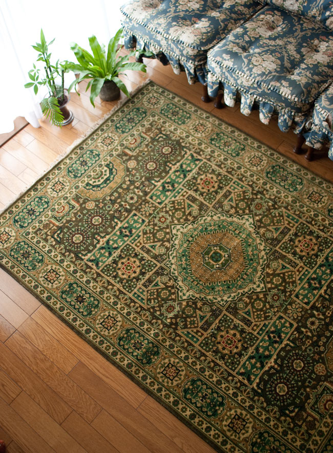 手織りのインド絨毯【約185cm x 約128cm】1枚目の説明写真です