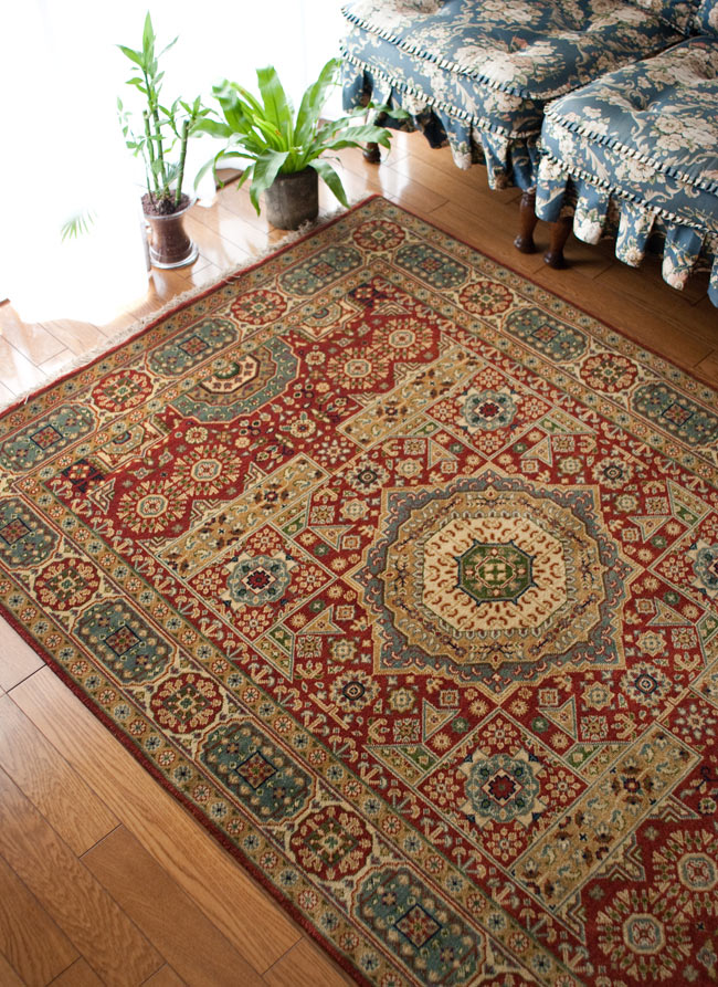 手織りのインド絨毯【約185cm x 約122cm】1枚目の説明写真です