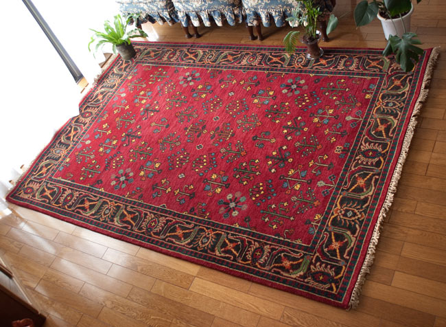 手織りのインド絨毯【約240cm x 約166cm】1枚目の説明写真です