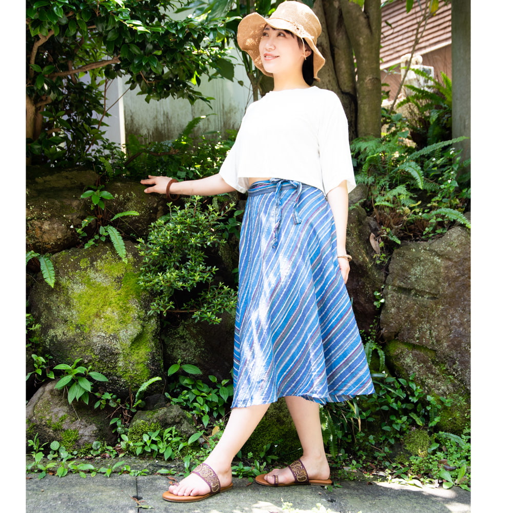 ストライプコットンのラップスカート【ミモレ】2枚目の説明写真です