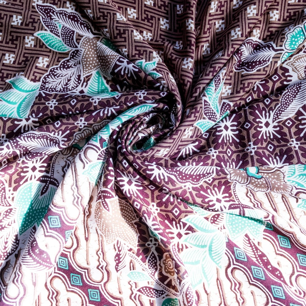 柔らか素材が気持ちよいバリのレーヨンバティック3枚目の説明写真です