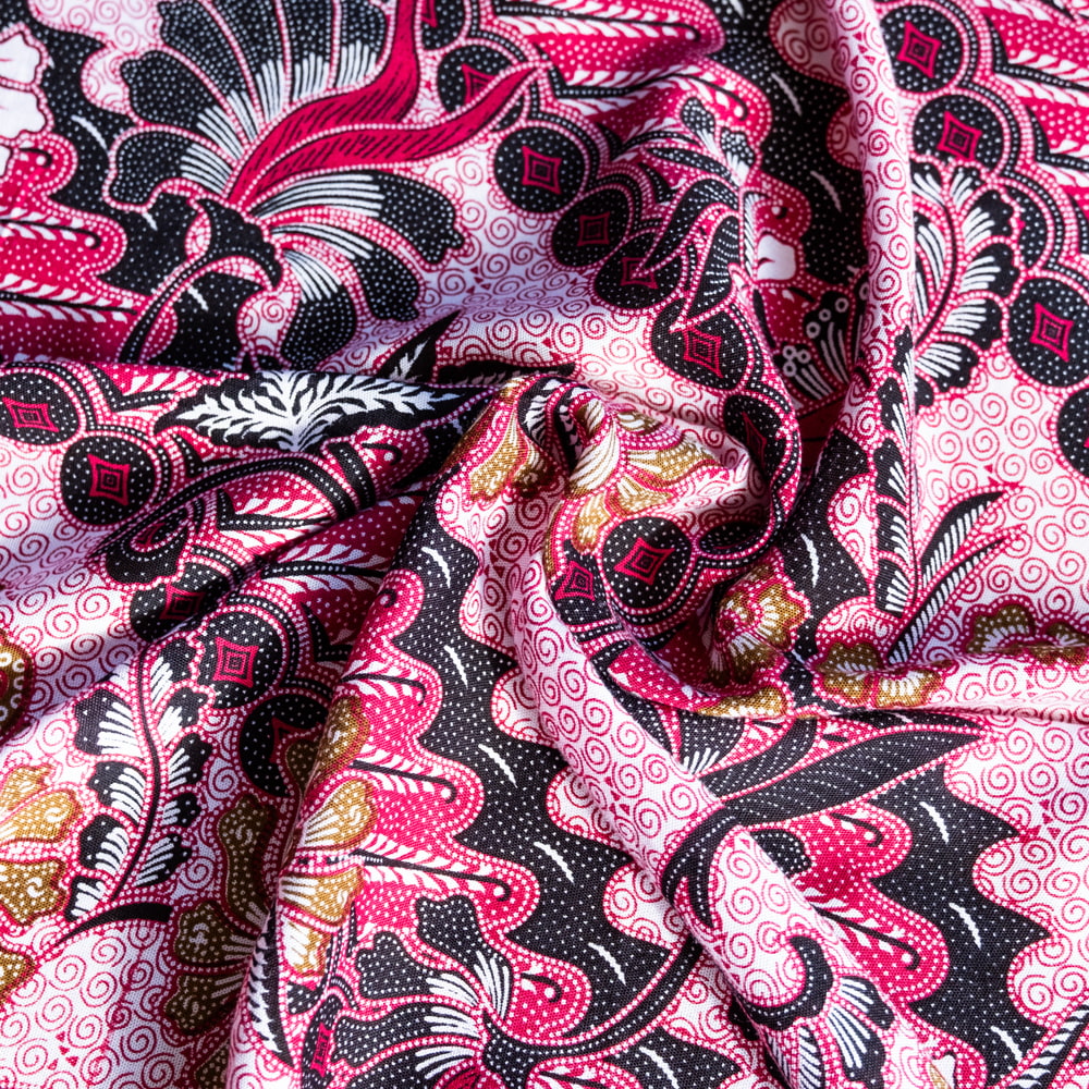 柔らか素材が気持ちよいバリのレーヨンバティック3枚目の説明写真です