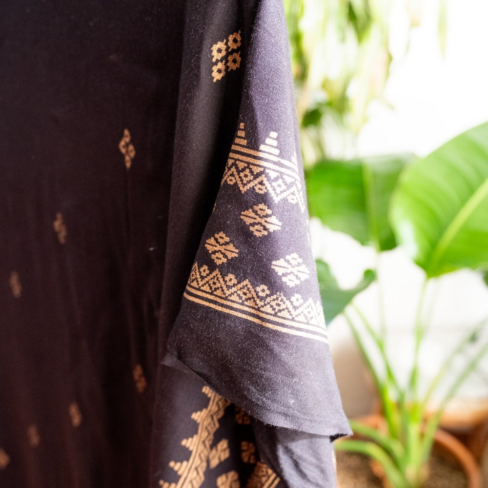 柔らか素材が気持ちよいバリのレーヨンバティック2枚目の説明写真です