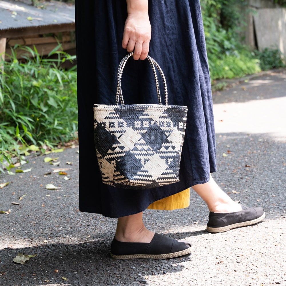 天然素材が優しい パンダンリーフのスクエアバッグ2枚目の説明写真です