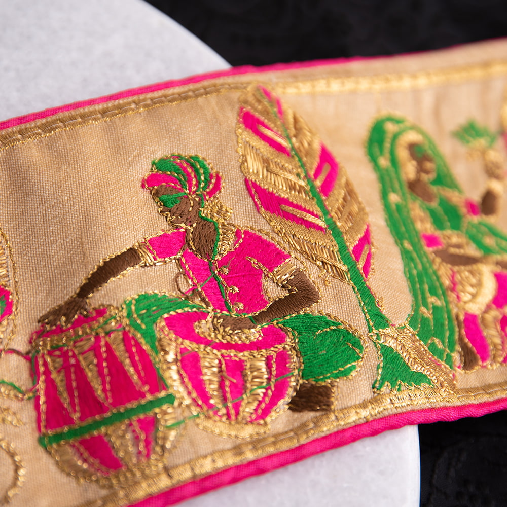 チロリアンテープ - ロール売 【極太幅11cm】 - ミラーワーク  ゴータ刺繍2枚目の下部説明写真です