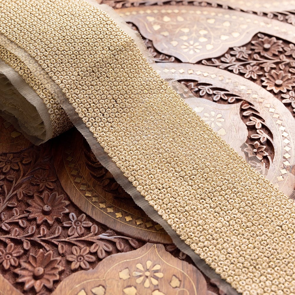 チロリアンテープ　メーター売 - 金糸が美しい　更紗模様のゴータ刺繍〔幅:約8cm〕 - 綺羅星1枚目の説明写真です