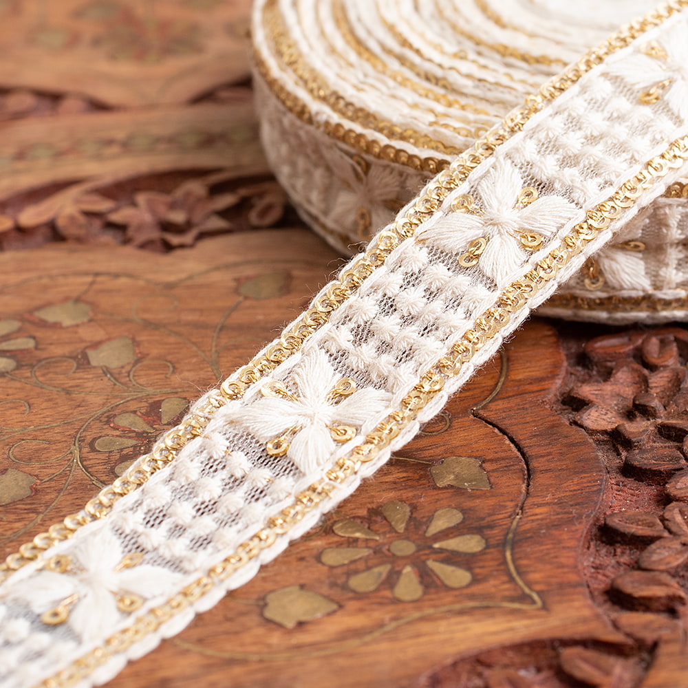 チロリアンテープ　メーター売 - 柔らかなコットンに金糸が美しい　　スパンコールとゴーダ刺繍〔幅:約2.5cm〕 -ジオメトリック1枚目の説明写真です