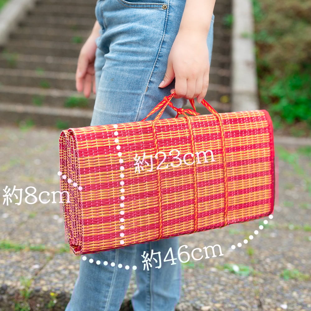 【アソート】タイからやってきた ストロー素材のどこでもバッグシート レジャーシート ござ5枚目の説明写真です