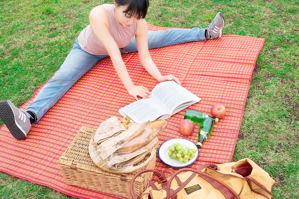 【アソート】タイからやってきた ストロー素材のどこでもバッグシート レジャーシート ござ10枚目の説明写真です