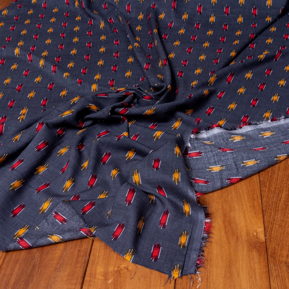 〔1m切り売り〕南インドの絣織り風パターン布〔幅約109cm〕 - ダークグレー系1枚目の説明写真です