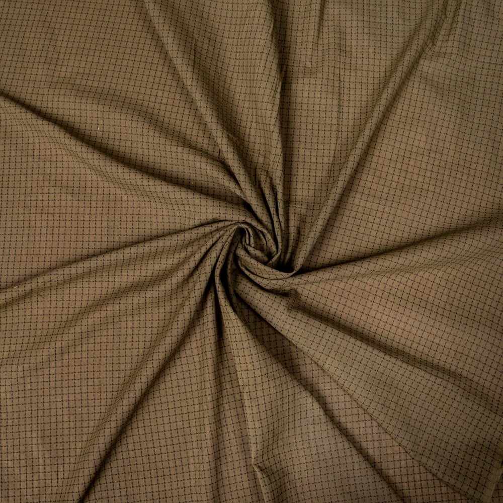 〔1m切り売り〕南インドのシンプルコットン　チェック模様布〔約106cm〕 - ブラウン1枚目の説明写真です