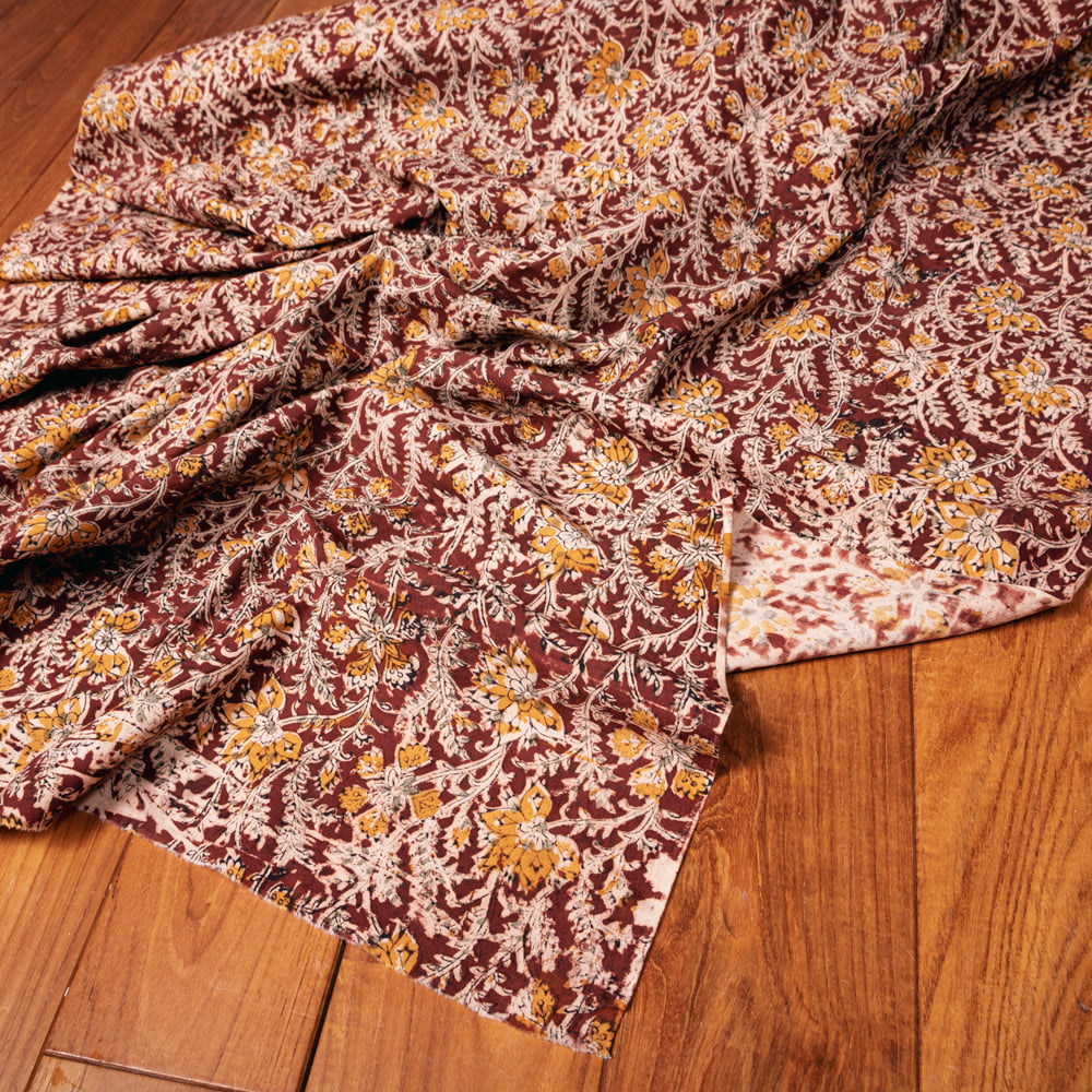 〔1m切り売り〕伝統息づく南インドから　昔ながらの木版染め更紗模様布〔約106cm〕 - 赤茶1枚目の説明写真です
