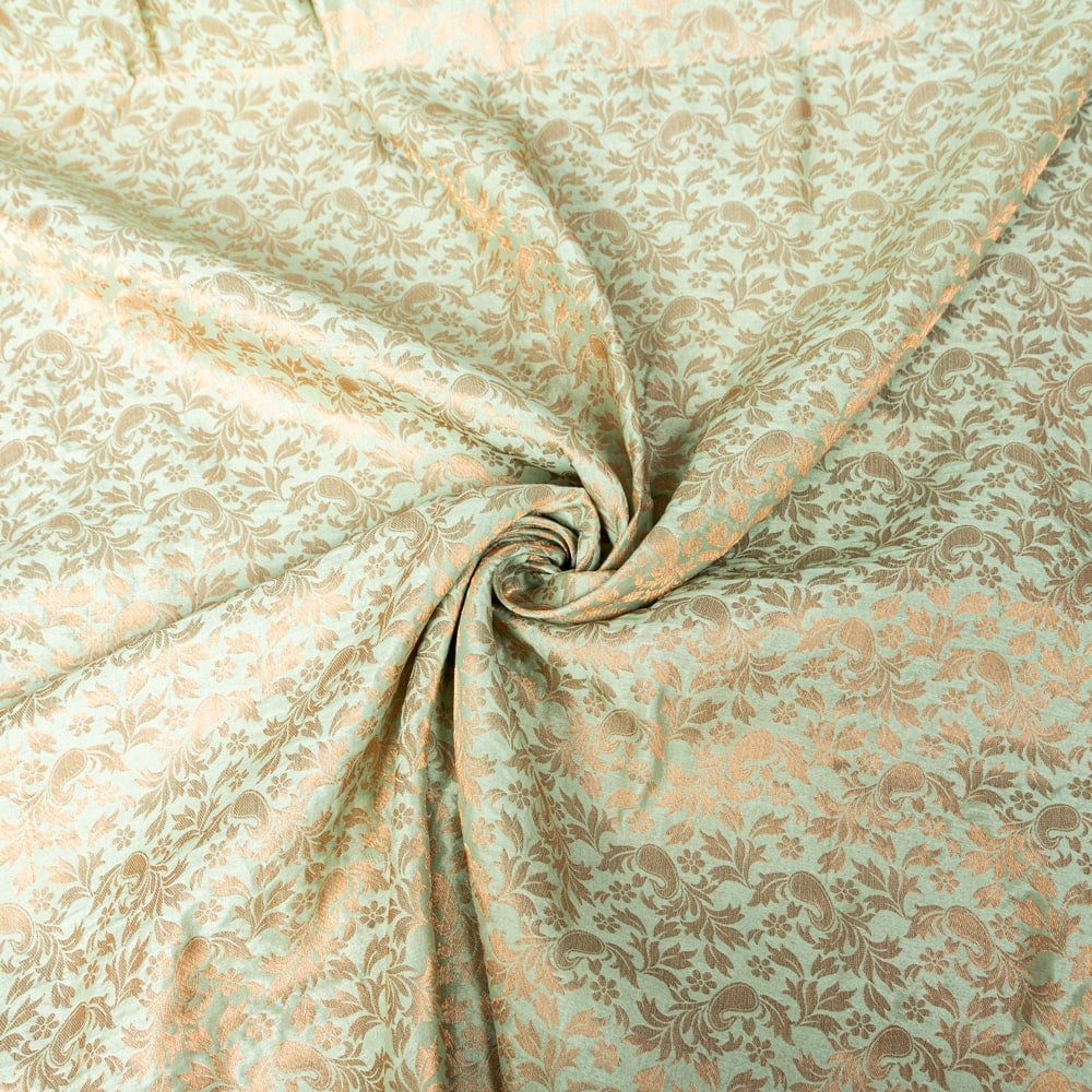 〔1m切り売り〕〔各色あり〕インドの伝統模様布　光沢感のあるブロケード生地に　美しい金糸の紋織　更紗〔幅約110cm〕1枚目の説明写真です