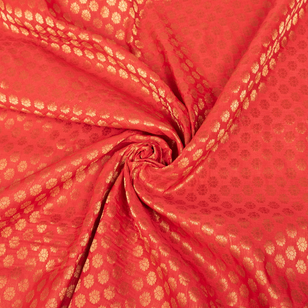 〔1m切り売り〕インドの伝統模様布　光沢感のあるブロケード生地に　美しい金糸の紋織　小花柄〔幅約107cm〕1枚目の説明写真です