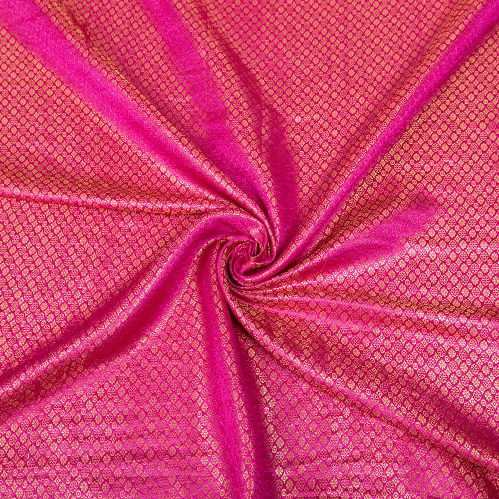 〔1m切り売り〕インドの伝統模様布　光沢感のあるブロケード生地に　美しい金糸の紋織〔幅約111cm〕1枚目の説明写真です