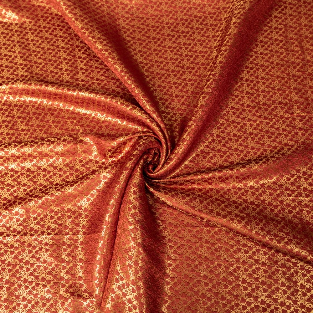 〔1m切り売り〕インドの伝統模様布　光沢感のあるブロケード生地に　美しい金糸の紋織　更紗〔幅約113cm〕1枚目の説明写真です