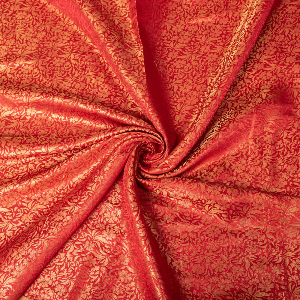 〔1m切り売り〕インドの伝統模様布　光沢感のあるブロケード生地に　美しい金糸の紋織　更紗〔幅約112cm〕1枚目の説明写真です