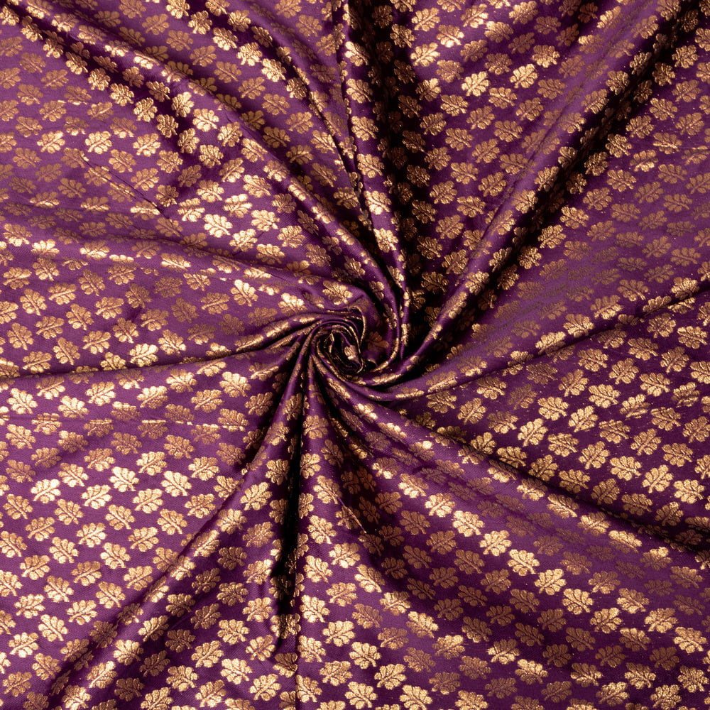 〔各色あり〕〔1m切り売り〕インドの伝統模様布　光沢感のあるブロケード生地　金糸〔約122cm〕1枚目の説明写真です