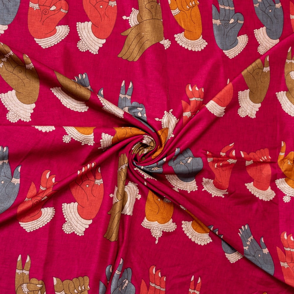 〔各色あり〕〔1m切り売り〕インドの伝統と不思議が融合　おもしろ　かわいいデザイン布　ムドラ〔約112cm〕1枚目の説明写真です