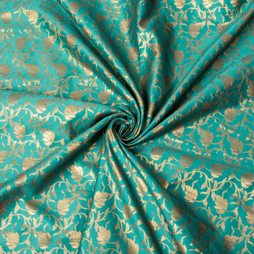 〔各色あり〕〔1m切り売り〕インドの伝統模様布　光沢感のあるブロケード生地　金糸〔約126cm〕1枚目の説明写真です