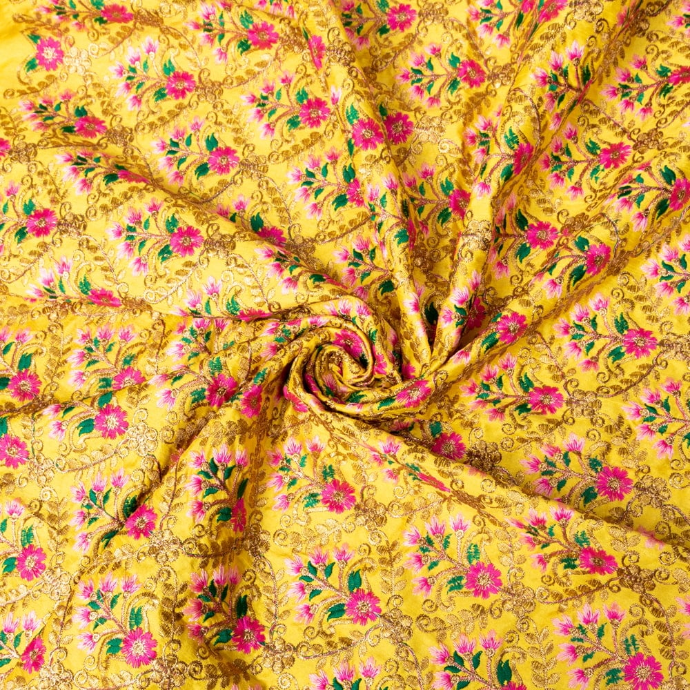 〔各色あり〕〔1m切り売り〕インドのかわいい刺繍生地　華やか　かわいい布〔約109cm〕1枚目の説明写真です