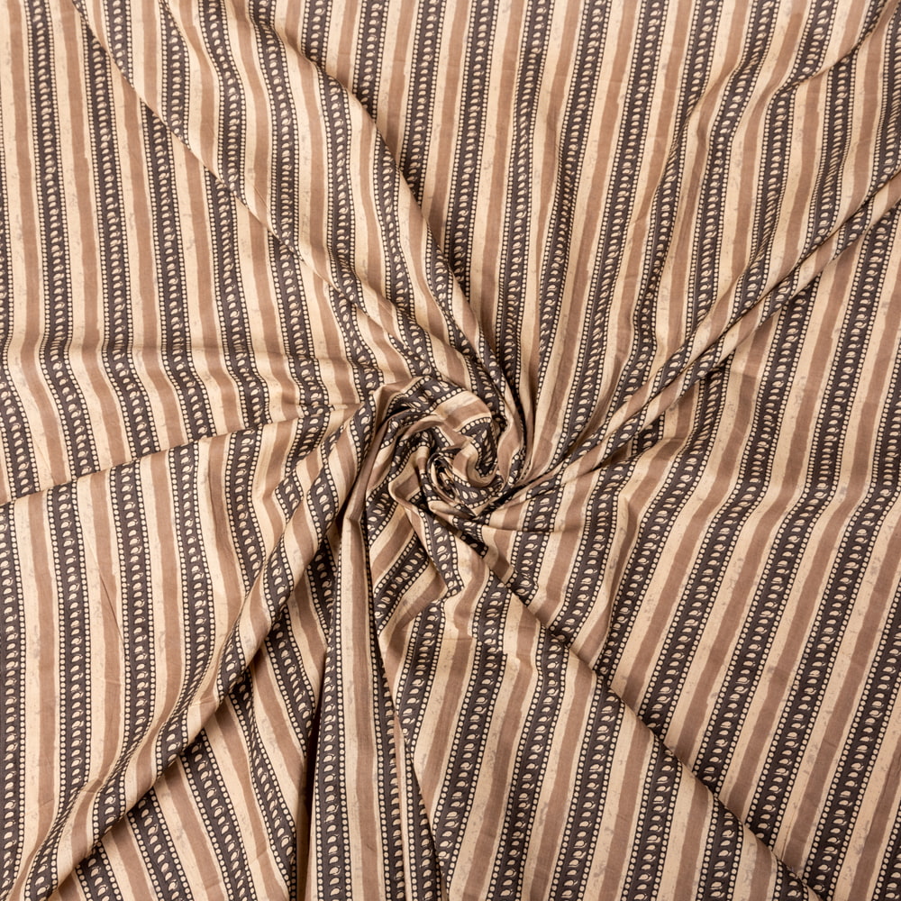 〔各色あり〕〔1m切り売り〕伝統息づく南インドから　昔ながらの更紗模様布〔約109cm〕1枚目の説明写真です