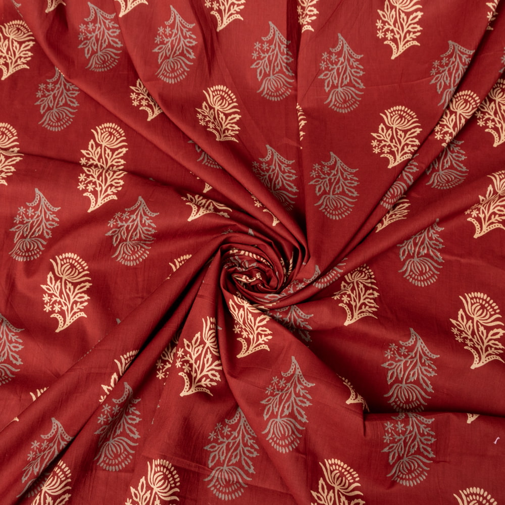 〔1m切り売り〕伝統息づく南インドから　昔ながらの更紗模様布〔約106cm〕えんじ系1枚目の説明写真です