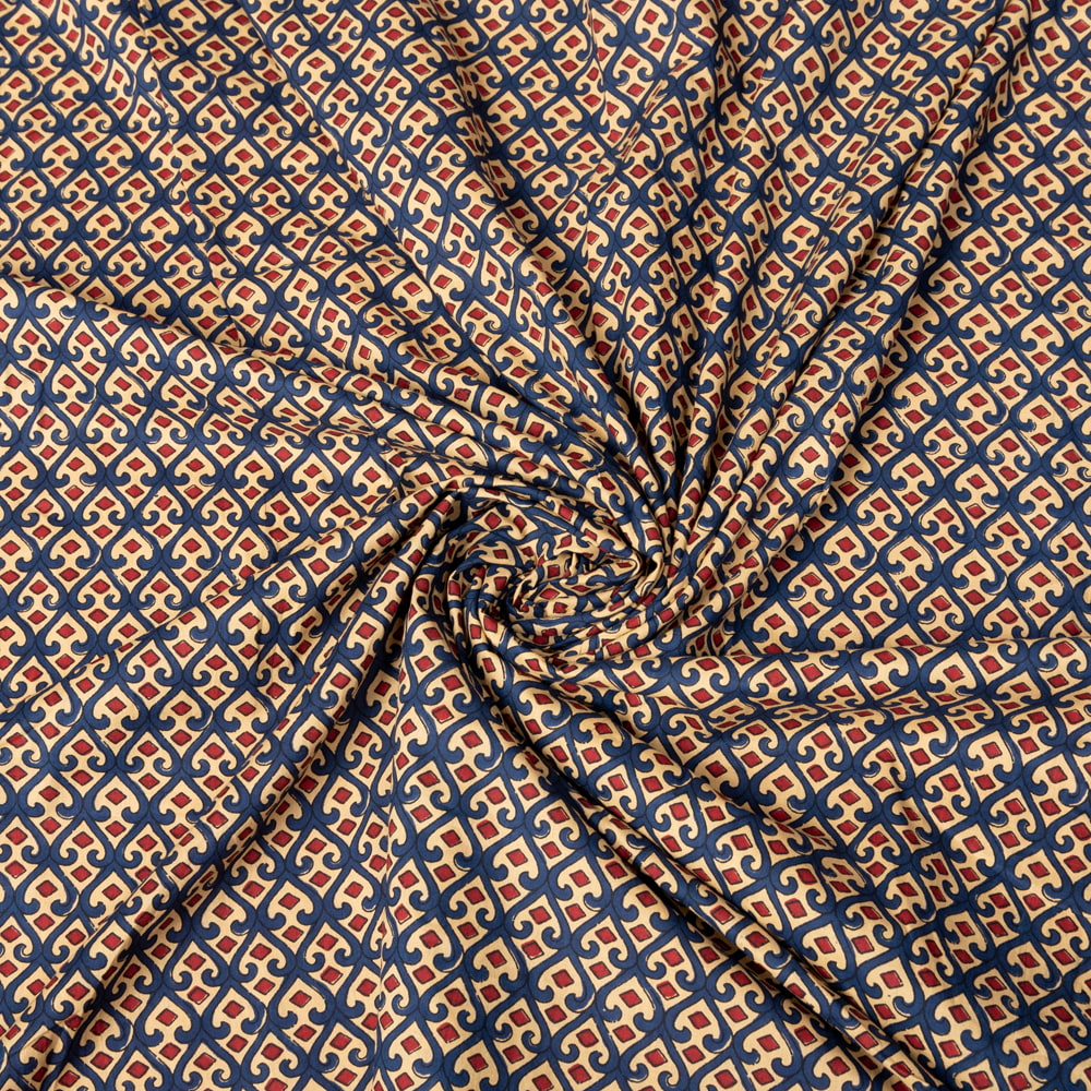 〔1m切り売り〕伝統息づく南インドから　昔ながらの更紗模様布〔約109cm〕ブルー×レッド系1枚目の説明写真です
