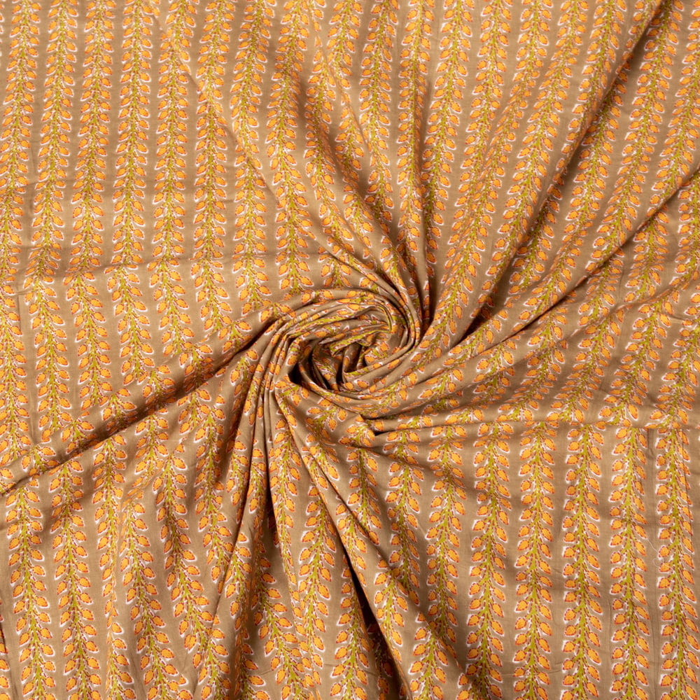 〔1m切り売り〕伝統息づく南インドから　昔ながらの更紗模様布〔約105cm〕1枚目の説明写真です