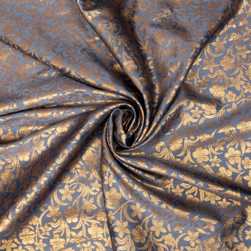 〔1m切り売り〕インドの伝統模様布　光沢感のあるブロケード生地　金糸〔約126cm〕グレー系1枚目の説明写真です