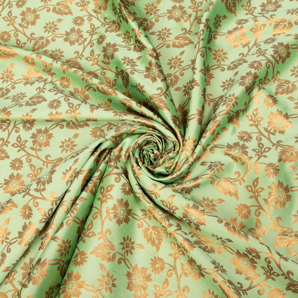 〔1m切り売り〕インドの伝統模様布　光沢感のあるブロケード生地　金糸〔約126cm〕薄グリーン系1枚目の説明写真です