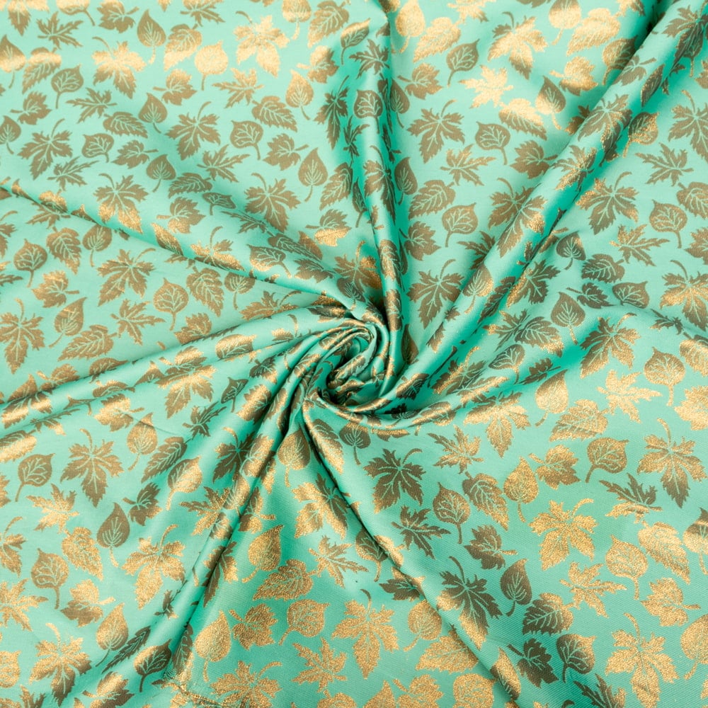 〔1m切り売り〕インドの伝統模様布　光沢感のあるブロケード生地　金糸〔約125cm〕グリーン系1枚目の説明写真です
