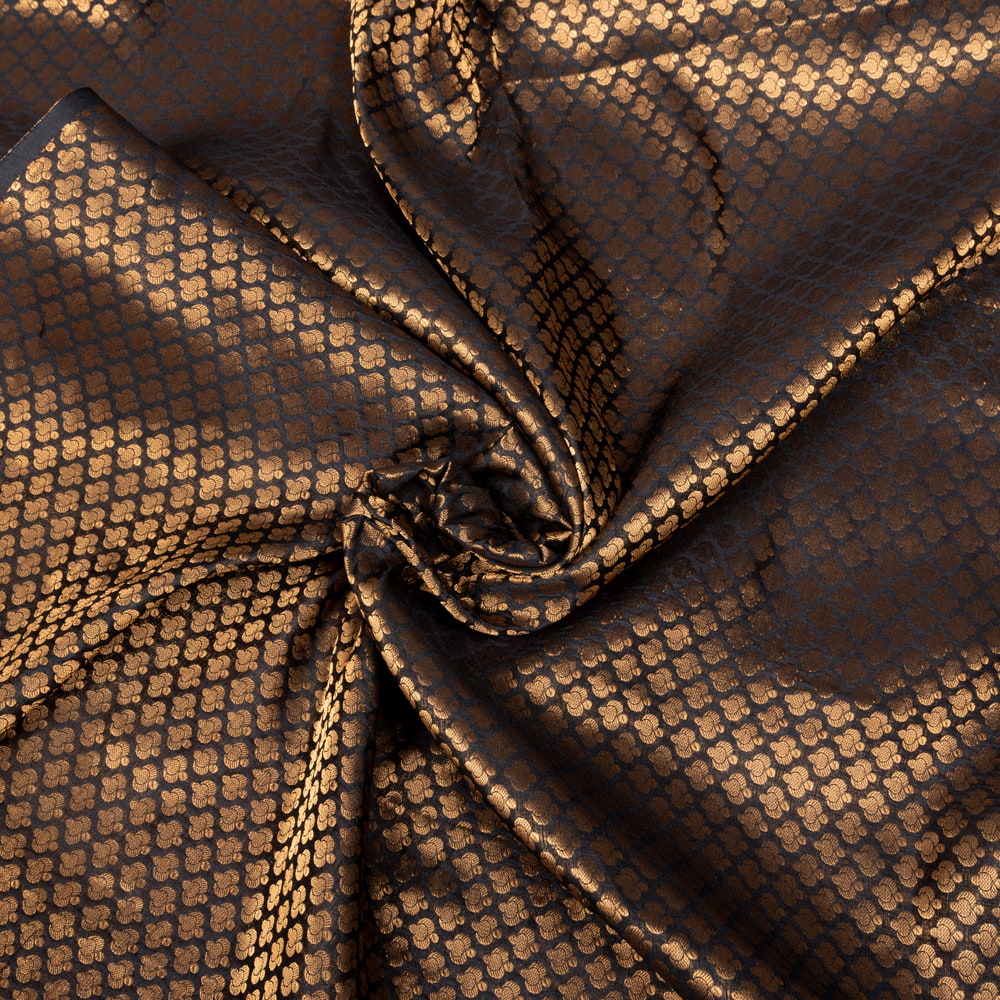 〔1m切り売り〕インドの伝統模様布　光沢感のあるブロケード生地　金糸〔約111cm〕ブラック系1枚目の説明写真です