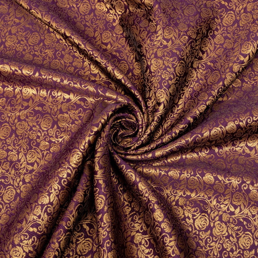 〔1m切り売り〕インドの伝統模様布　光沢感のあるブロケード生地　金糸〔約120cm〕パープル系1枚目の説明写真です
