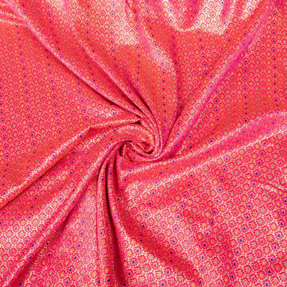 〔1m切り売り〕インドの伝統模様布　光沢感のあるブロケード生地　金糸〔約115cm〕ピンク系1枚目の説明写真です