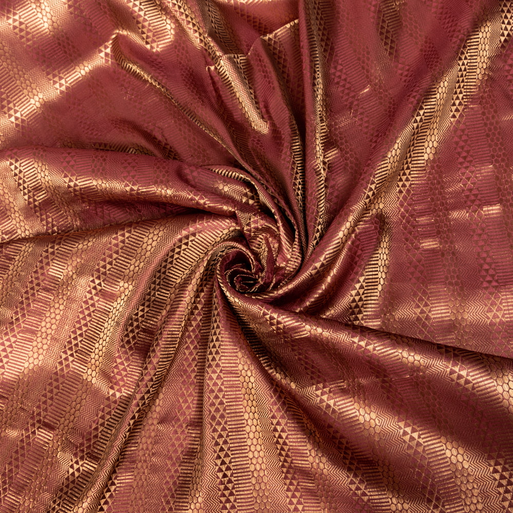 〔各色あり〕〔1m切り売り〕インドの伝統模様布　光沢感のあるブロケード生地　金糸〔約114cm〕1枚目の説明写真です
