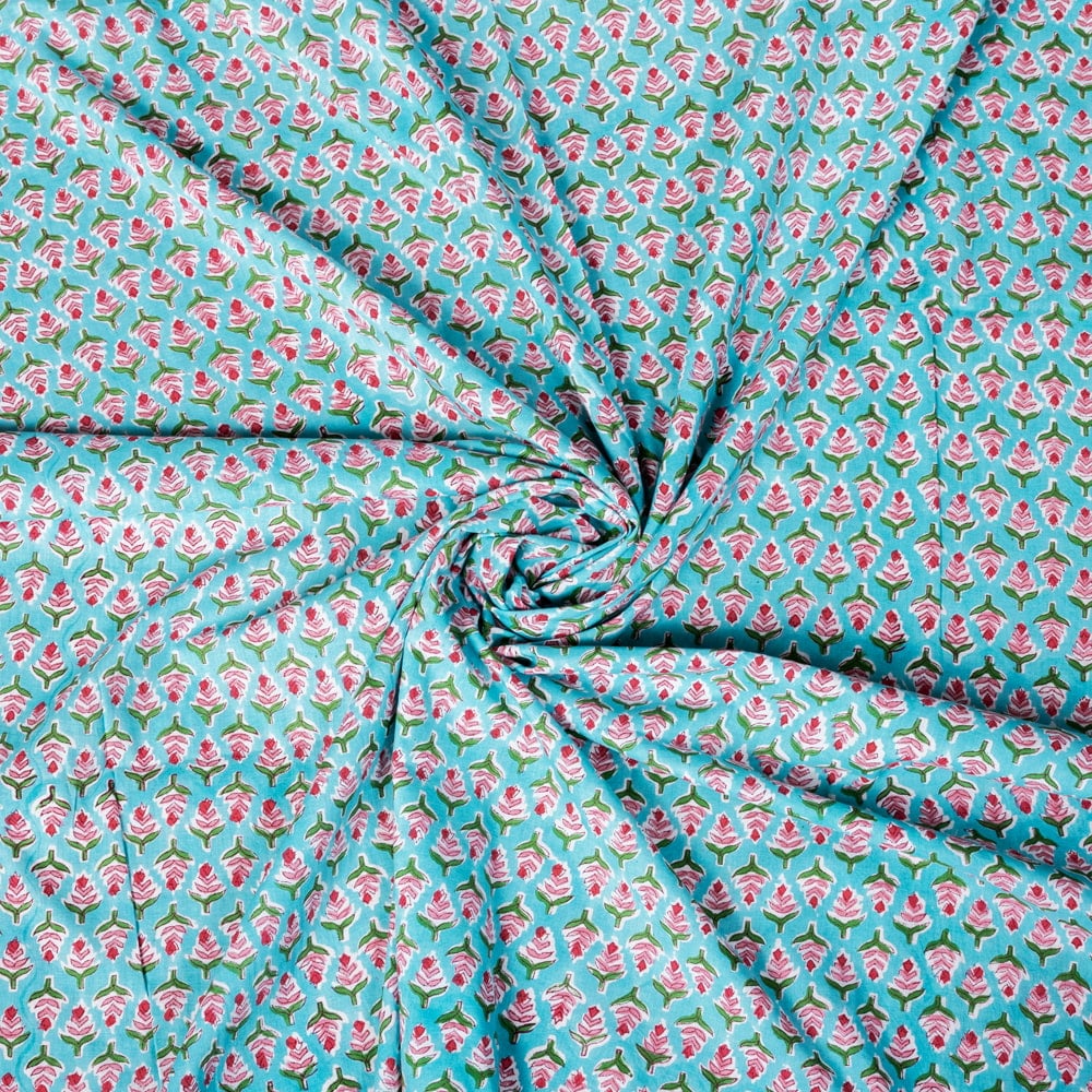 〔1m切り売り〕ジャイプル　職人手作り　色彩豊かなボタニカルデザイン　おしゃれ　生地　花柄　テーブルクロス　刺繍素材などへ〔幅約105cm〕 - 青緑系1枚目の説明写真です