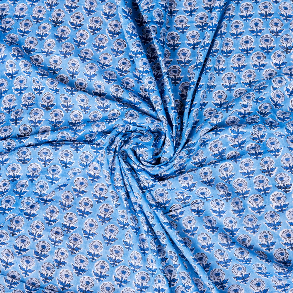 〔1m切り売り〕ジャイプル　職人手作り　色彩豊かなボタニカルデザイン　おしゃれ　生地　花柄　テーブルクロス　刺繍素材などへ〔幅約109cm〕 - ブルー系1枚目の説明写真です