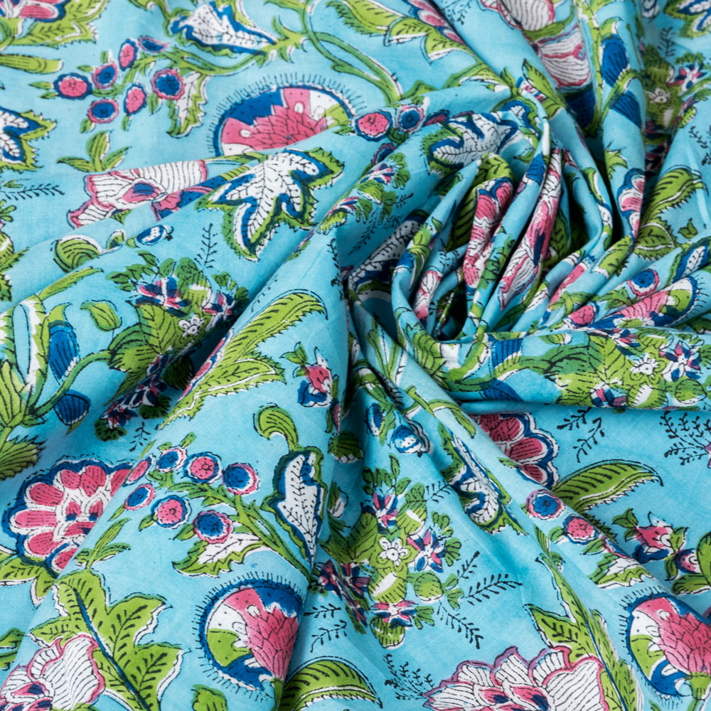 〔1m単位切り売り〕ジャイプル 職人手作り木版染め 色彩美しいボタニカルデザイン おしゃれ 生地 花柄 テーブルクロス 刺繍素材などへ〔幅約107cm〕 - ブルーグリーン系4枚目の説明写真です