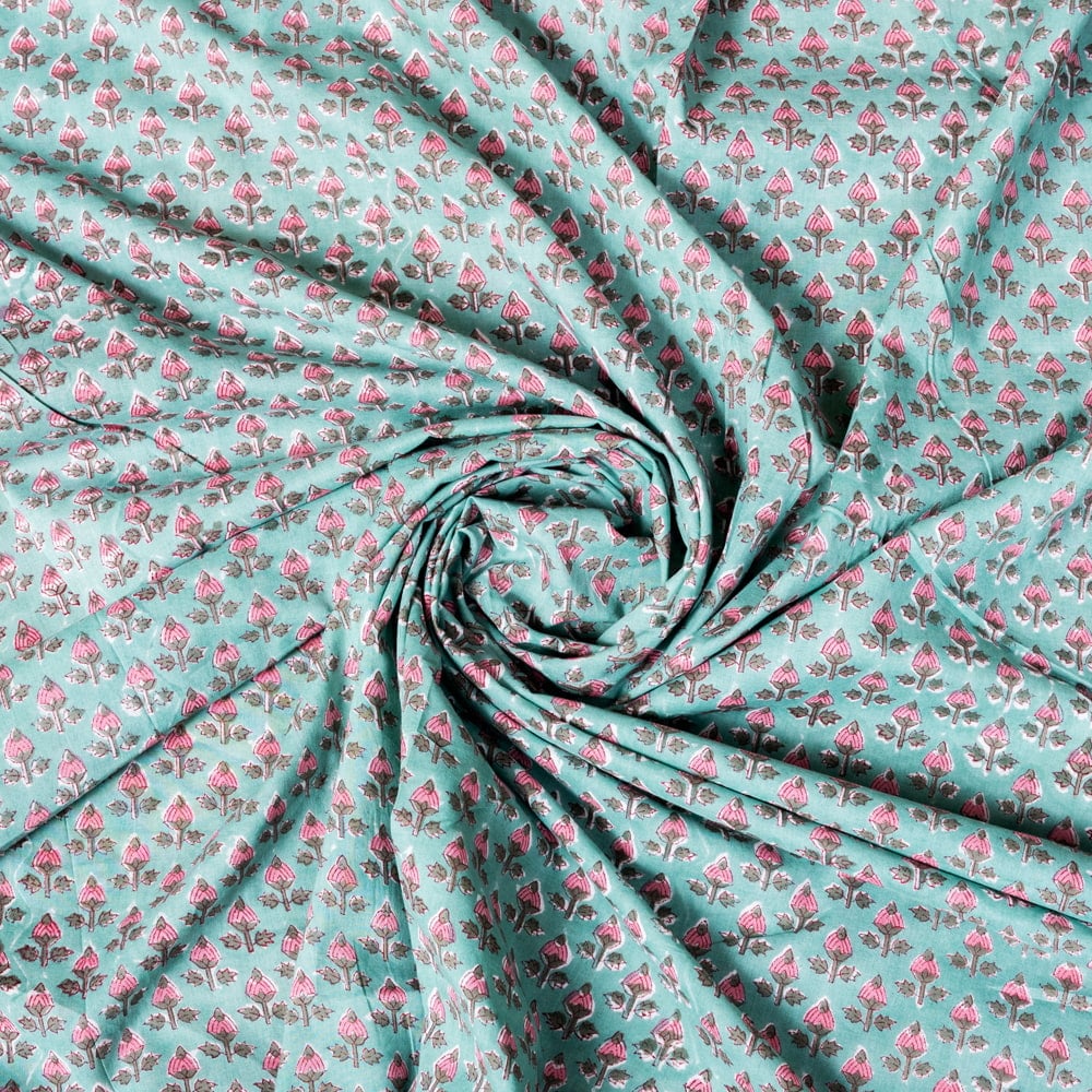 〔1m切り売り〕ジャイプル　職人手作り　色彩豊かなボタニカルデザイン　おしゃれ　生地　花柄　テーブルクロス　刺繍素材などへ〔幅約108cm〕 - グリーン系1枚目の説明写真です