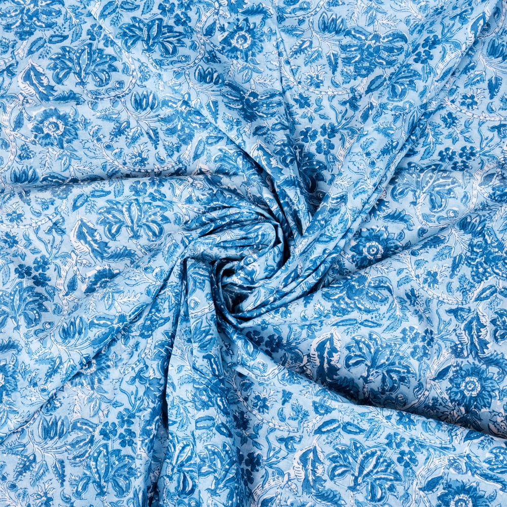 〔1m切り売り〕ジャイプル　職人手作り　色彩豊かなボタニカルデザイン　おしゃれ　生地　花柄　テーブルクロス　刺繍素材などへ〔幅約107cm〕 - ブルー系1枚目の説明写真です