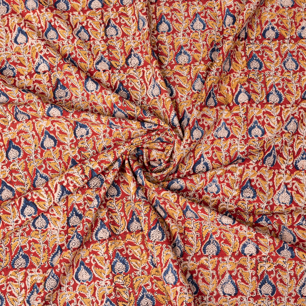 〔1m切り売り〕伝統息づく南インドから　昔ながらの木版染め更紗模様布 - 赤系〔横幅:約114cm〕1枚目の説明写真です