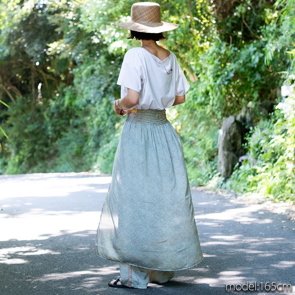 優雅なシルエットだけど動きやすい アンティークサリーのラップスカートパンツ4枚目の説明写真です