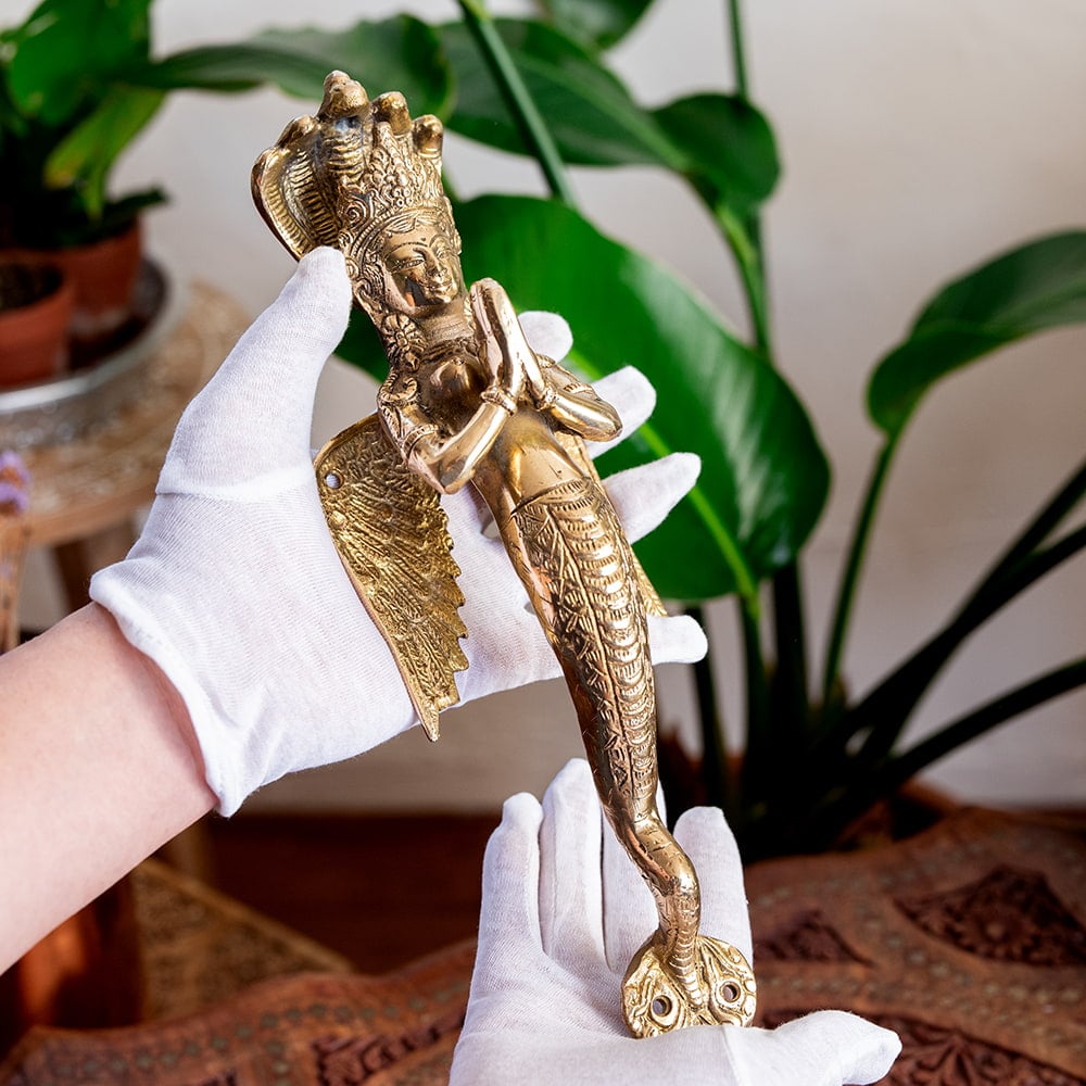 【一点物】ナーガ・カンニャ ゴージャスなドアノブ 美しいブラス製〔約30cm×約9.2cm 約7.3cm 約1188g〕1枚目の説明写真です