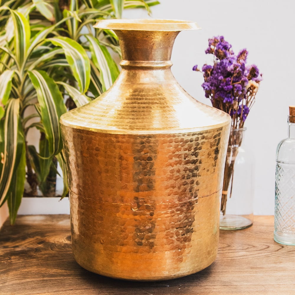 ブラス製ガルチャ - Ghalcha ネパール独特の水瓶 ラージサイズ 高さ41.5cm程度1枚目の説明写真です