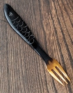 キャトルホーン　水牛の角のフィッシュフォーク　美しいべっ甲模様[16cm×2.5cm]