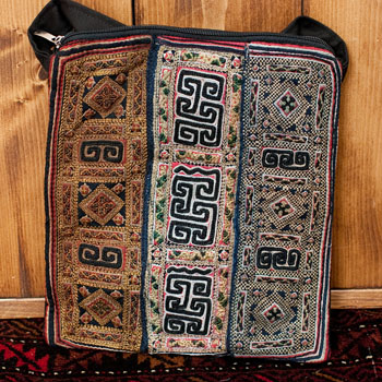 【一点物】モン族刺繍のスクエアショルダーバッグの個別写真