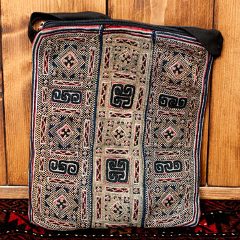 【一点物】モン族刺繍のスクエアショルダーバッグの個別写真
