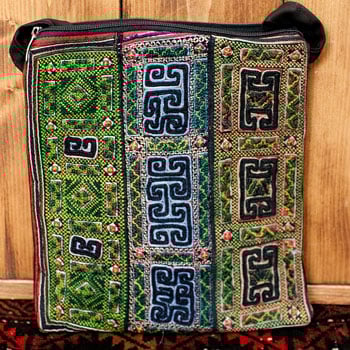 【一点物】モン族刺繍のスクエアショルダーバッグの個別写真